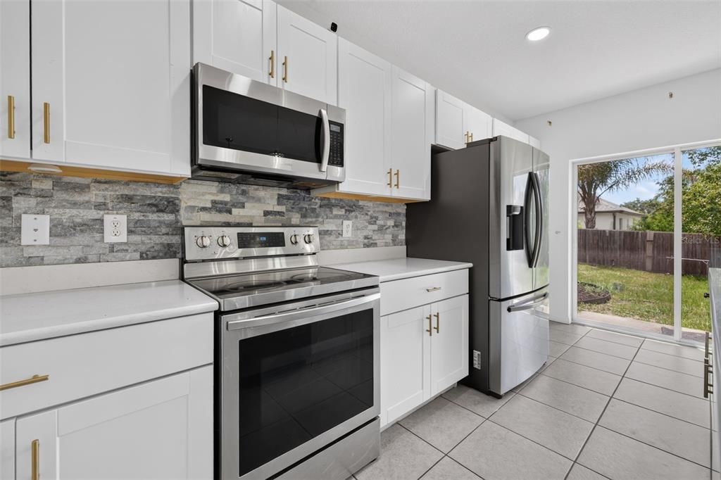 En Venta: $325,000 (4 camas, 2 baños, 1864 Pies cuadrados)