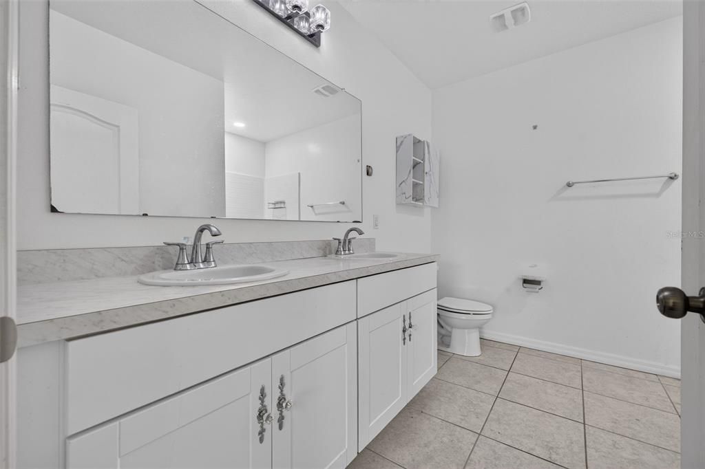 En Venta: $325,000 (4 camas, 2 baños, 1864 Pies cuadrados)