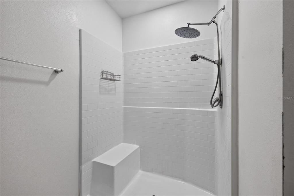 En Venta: $325,000 (4 camas, 2 baños, 1864 Pies cuadrados)