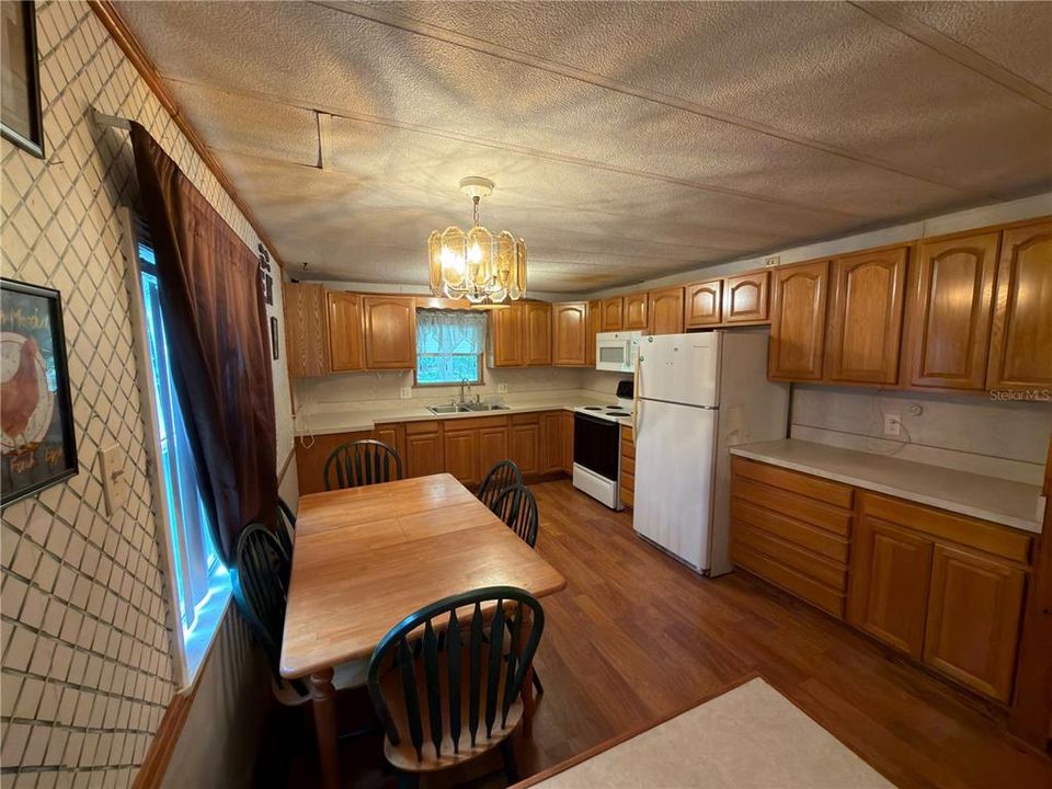 For Sale: $230,000 (3 beds, 2 baths, 1800 Square Feet)