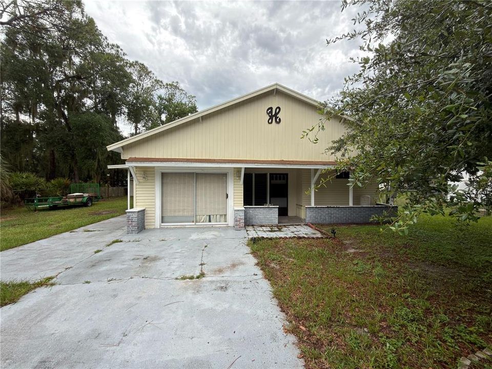 For Sale: $230,000 (3 beds, 2 baths, 1800 Square Feet)