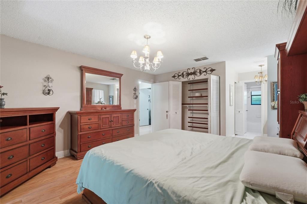 For Sale: $240,000 (3 beds, 2 baths, 1298 Square Feet)
