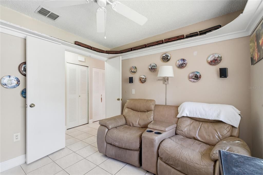 For Sale: $240,000 (3 beds, 2 baths, 1298 Square Feet)