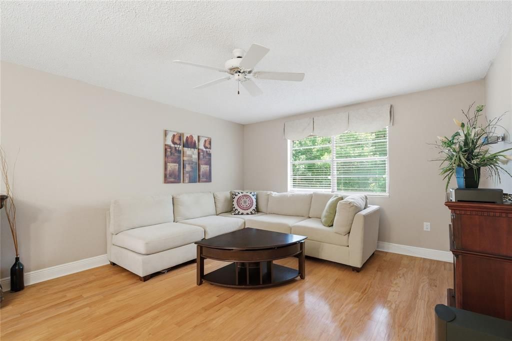 For Sale: $240,000 (3 beds, 2 baths, 1298 Square Feet)