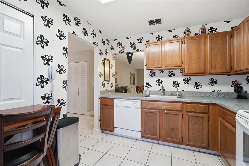 For Sale: $240,000 (3 beds, 2 baths, 1298 Square Feet)