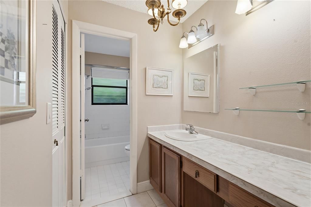 For Sale: $240,000 (3 beds, 2 baths, 1298 Square Feet)