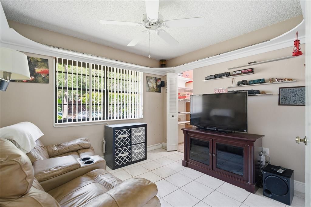 For Sale: $240,000 (3 beds, 2 baths, 1298 Square Feet)