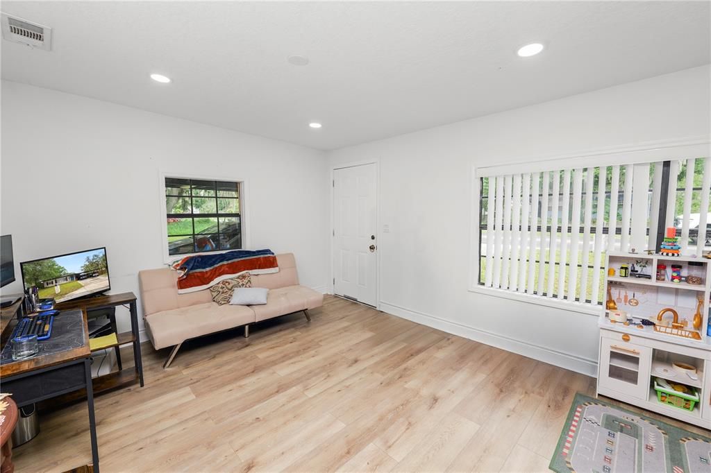 En Venta: $230,000 (3 camas, 2 baños, 1243 Pies cuadrados)