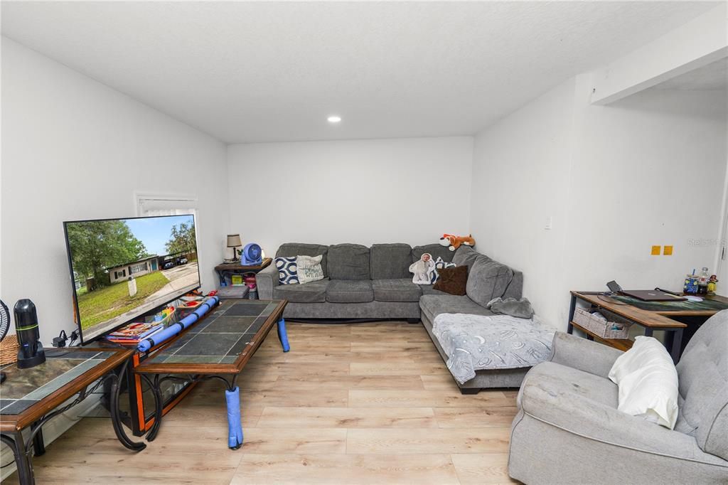 En Venta: $230,000 (3 camas, 2 baños, 1243 Pies cuadrados)
