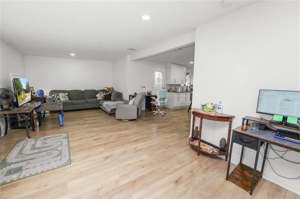 En Venta: $230,000 (3 camas, 2 baños, 1243 Pies cuadrados)
