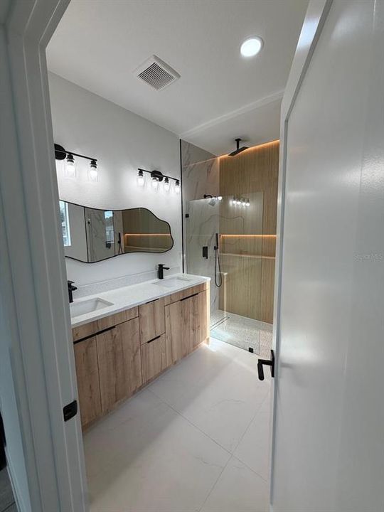 For Sale: $335,000 (4 beds, 2 baths, 1850 Square Feet)