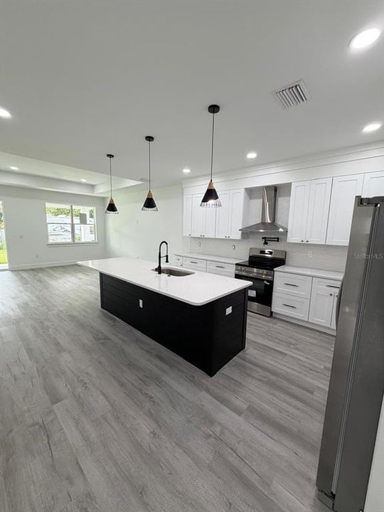 For Sale: $335,000 (4 beds, 2 baths, 1850 Square Feet)