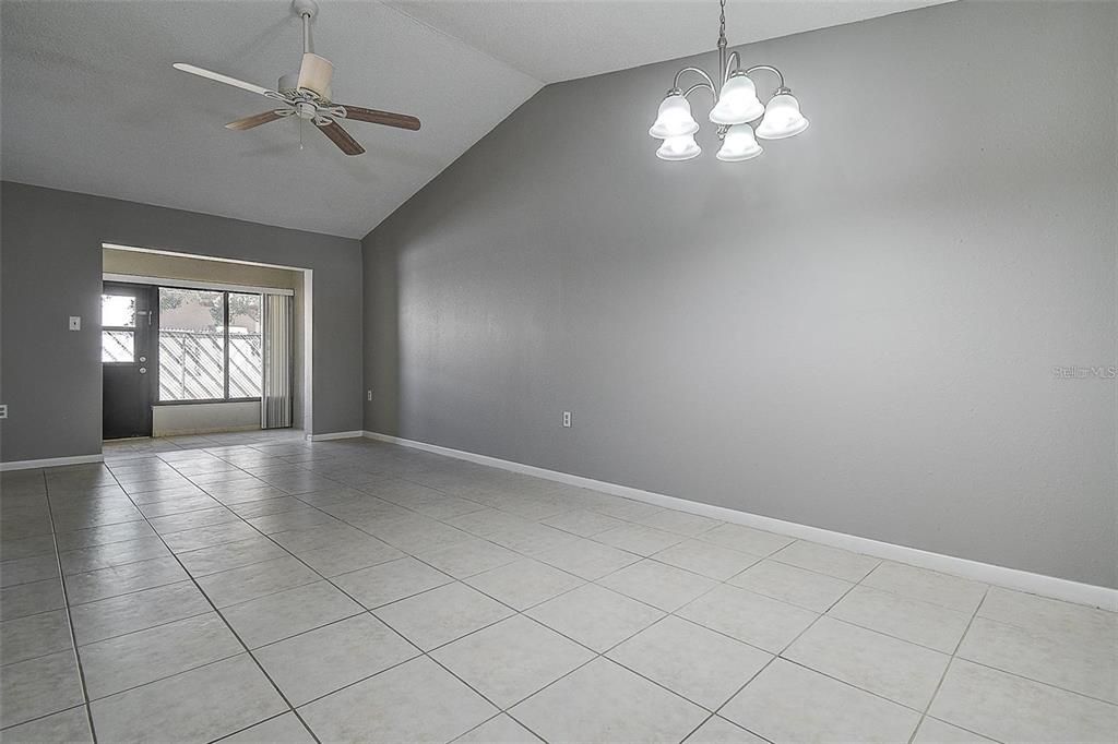 For Rent: $1,400 (2 beds, 2 baths, 975 Square Feet)