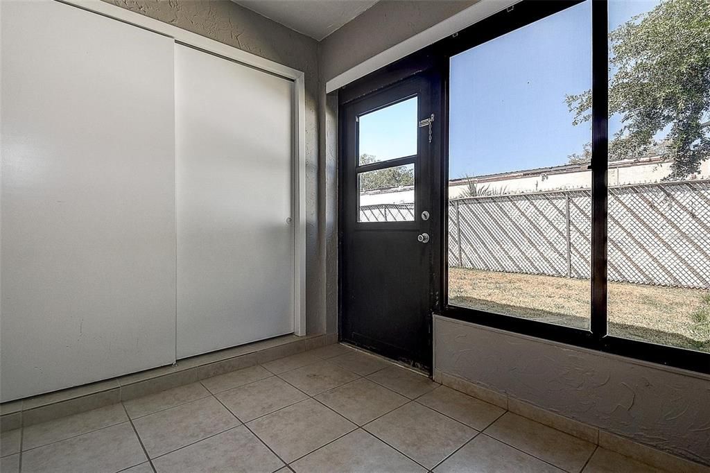 For Rent: $1,400 (2 beds, 2 baths, 975 Square Feet)