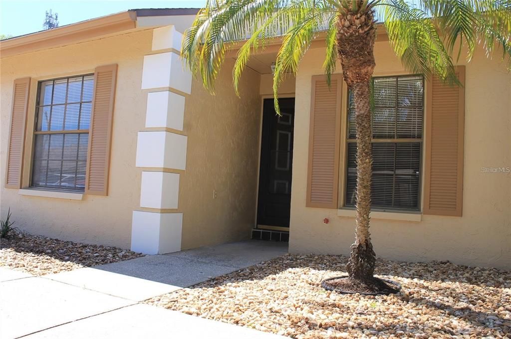 For Rent: $1,400 (2 beds, 2 baths, 975 Square Feet)