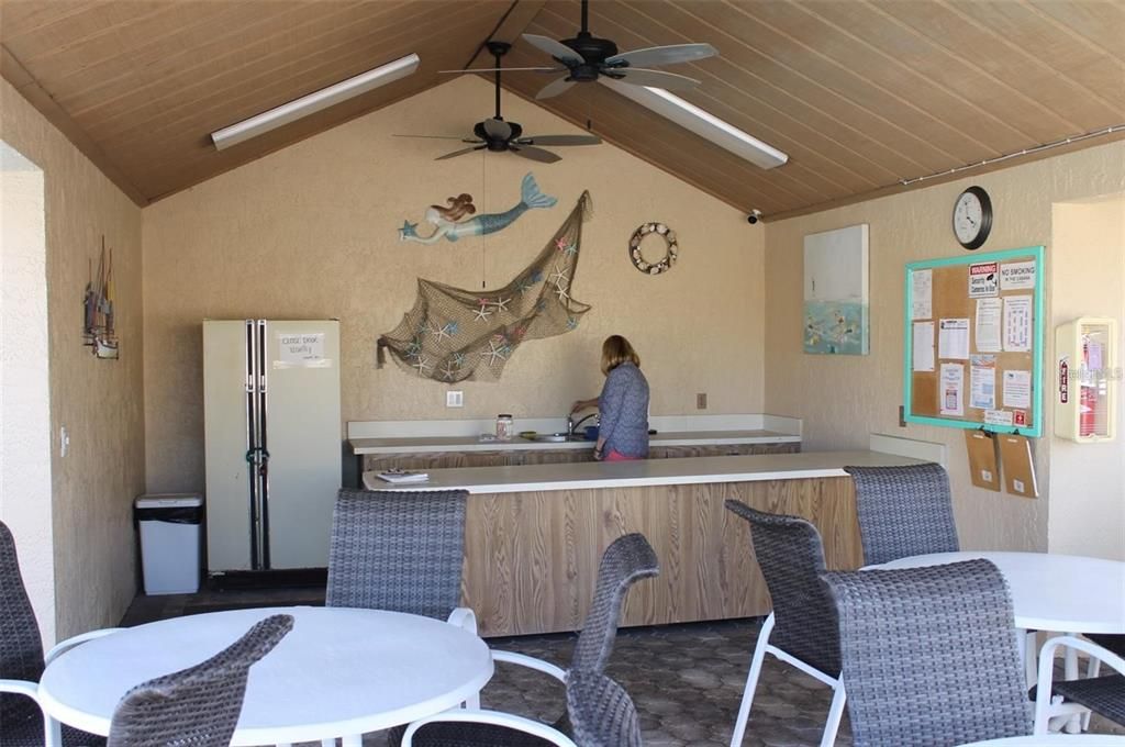 For Rent: $1,400 (2 beds, 2 baths, 975 Square Feet)