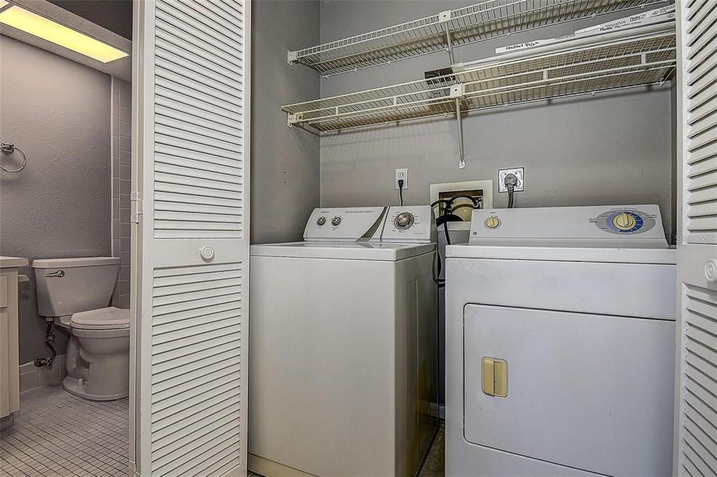 For Rent: $1,400 (2 beds, 2 baths, 975 Square Feet)
