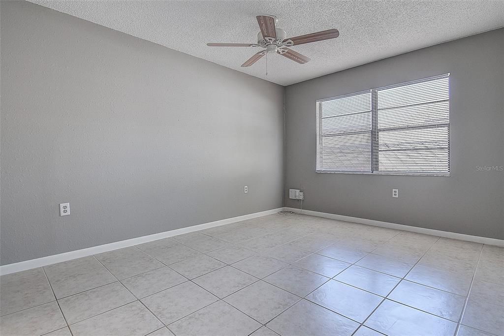 For Rent: $1,400 (2 beds, 2 baths, 975 Square Feet)