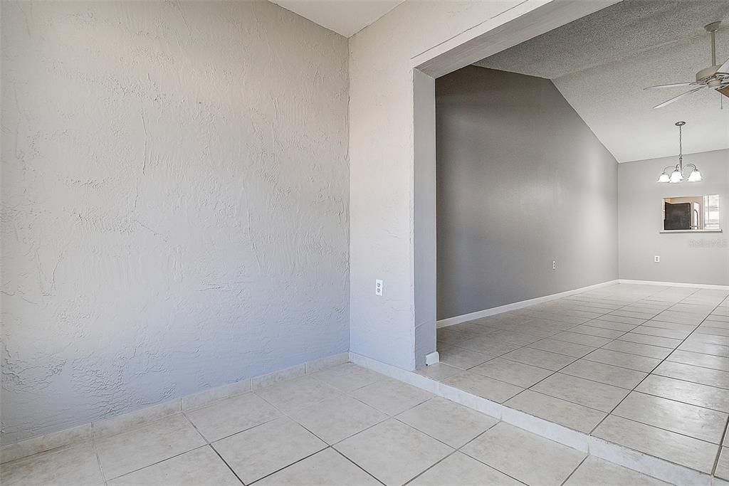 For Rent: $1,400 (2 beds, 2 baths, 975 Square Feet)