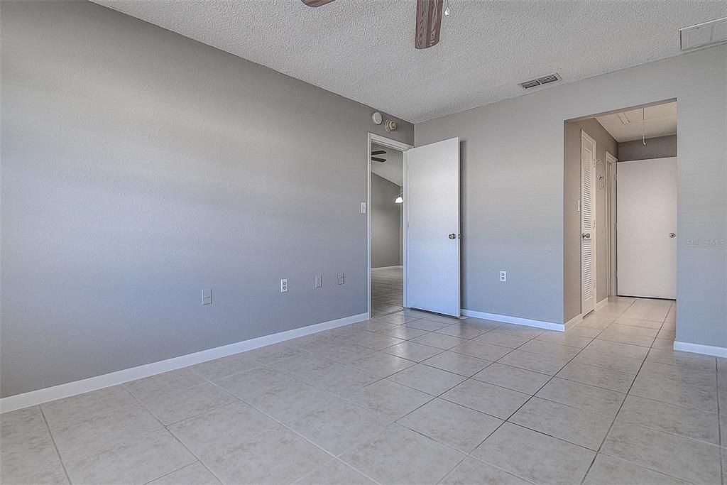 For Rent: $1,400 (2 beds, 2 baths, 975 Square Feet)