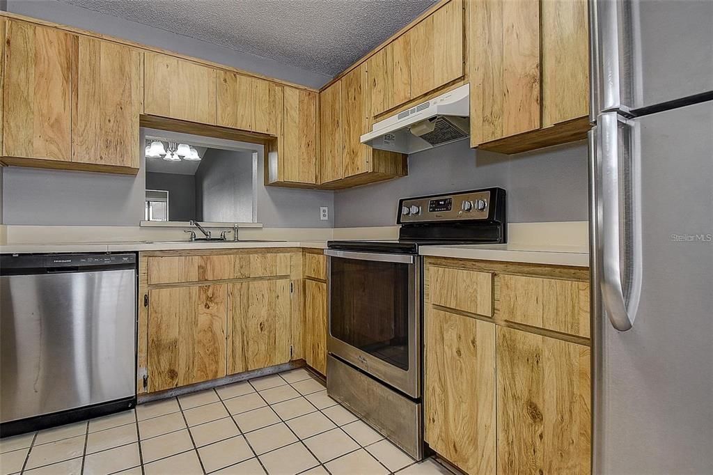 For Rent: $1,400 (2 beds, 2 baths, 975 Square Feet)