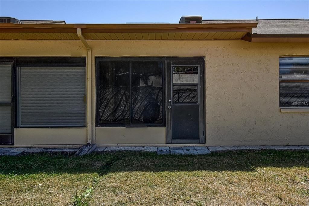 For Rent: $1,400 (2 beds, 2 baths, 975 Square Feet)