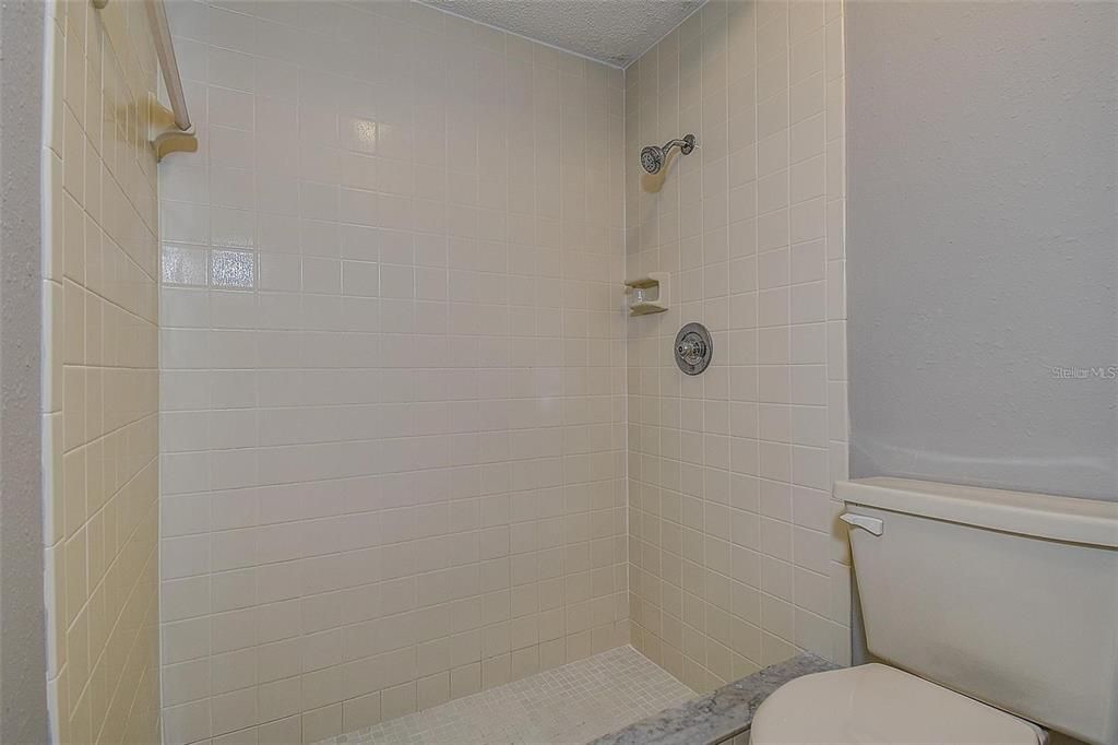 For Rent: $1,400 (2 beds, 2 baths, 975 Square Feet)
