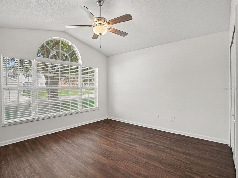 For Sale: $349,900 (3 beds, 2 baths, 1704 Square Feet)
