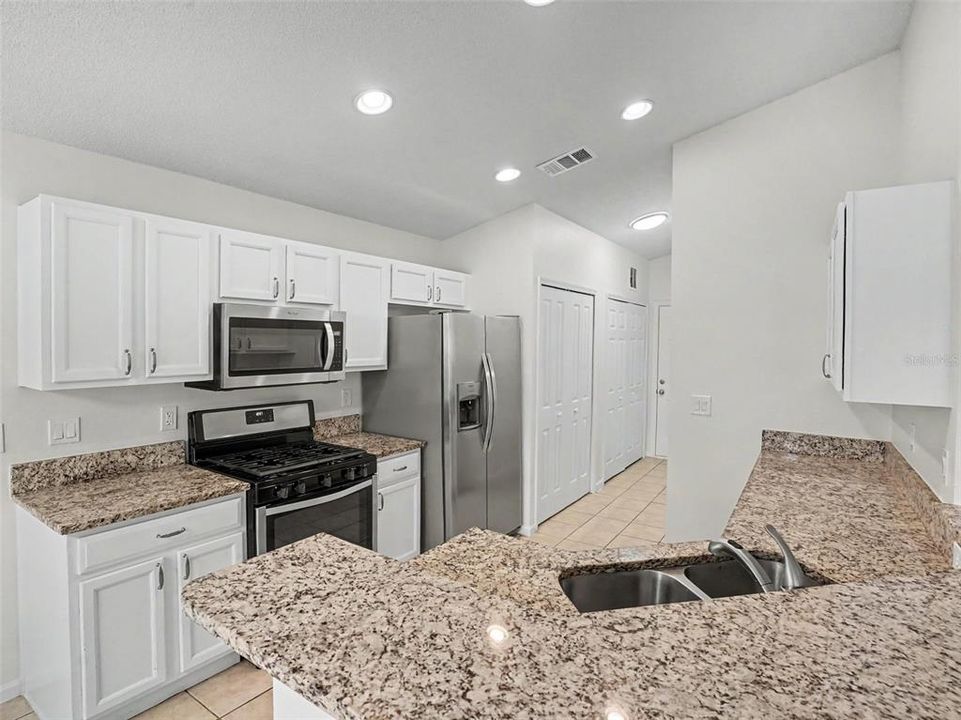 For Sale: $349,900 (3 beds, 2 baths, 1704 Square Feet)