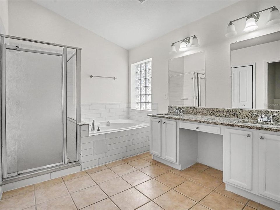 For Sale: $349,900 (3 beds, 2 baths, 1704 Square Feet)