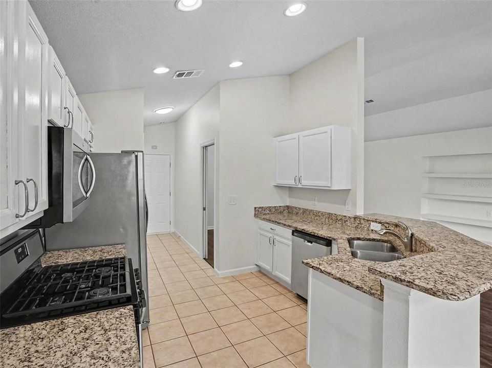 For Sale: $349,900 (3 beds, 2 baths, 1704 Square Feet)