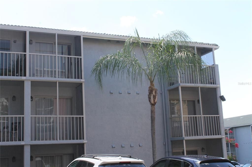 For Sale: $130,000 (2 beds, 2 baths, 992 Square Feet)