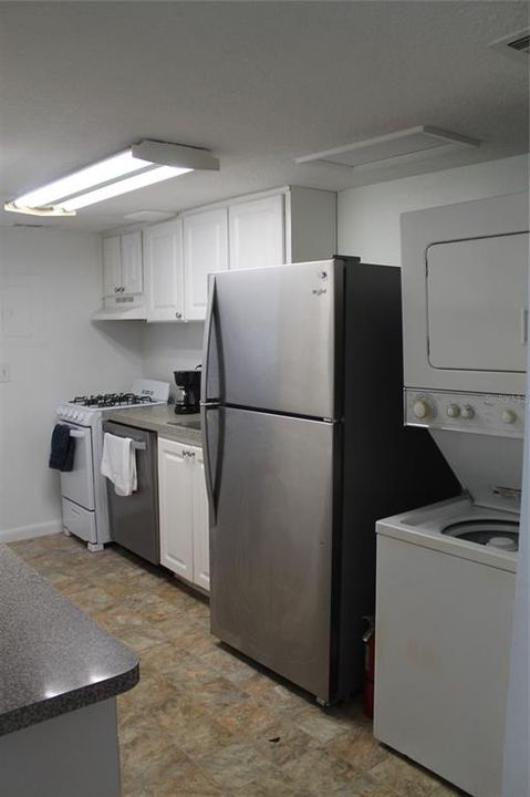 For Sale: $130,000 (2 beds, 2 baths, 992 Square Feet)