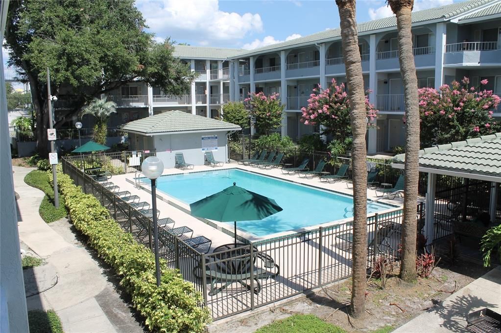 For Sale: $130,000 (2 beds, 2 baths, 992 Square Feet)