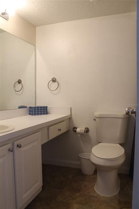 For Sale: $130,000 (2 beds, 2 baths, 992 Square Feet)