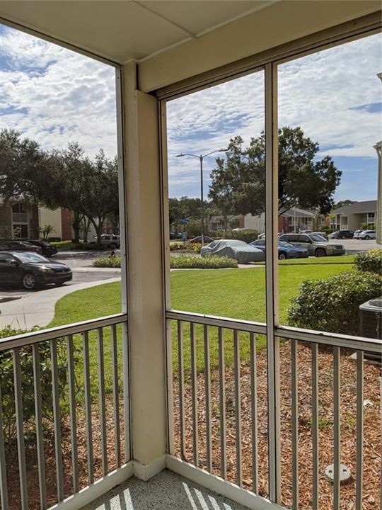 For Sale: $165,000 (2 beds, 2 baths, 811 Square Feet)