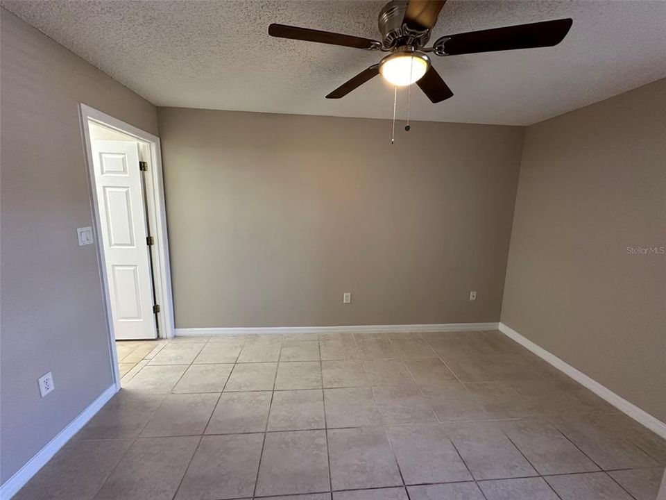 For Sale: $165,000 (2 beds, 2 baths, 811 Square Feet)