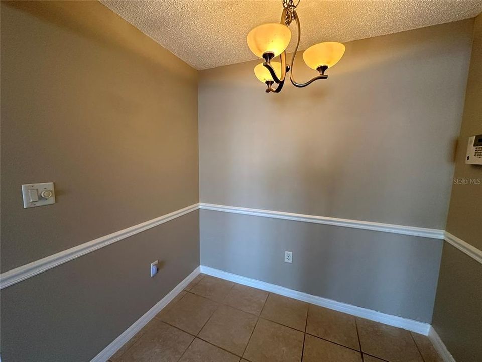 For Sale: $165,000 (2 beds, 2 baths, 811 Square Feet)
