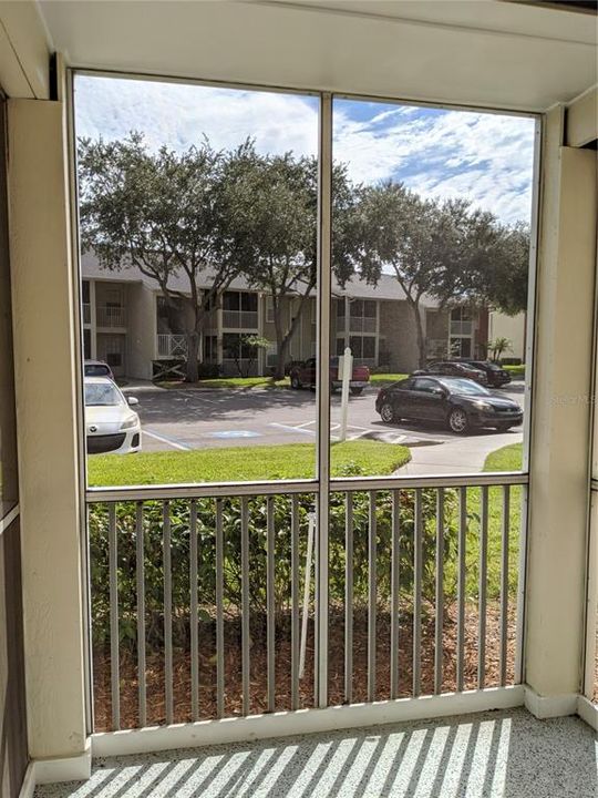 For Sale: $165,000 (2 beds, 2 baths, 811 Square Feet)