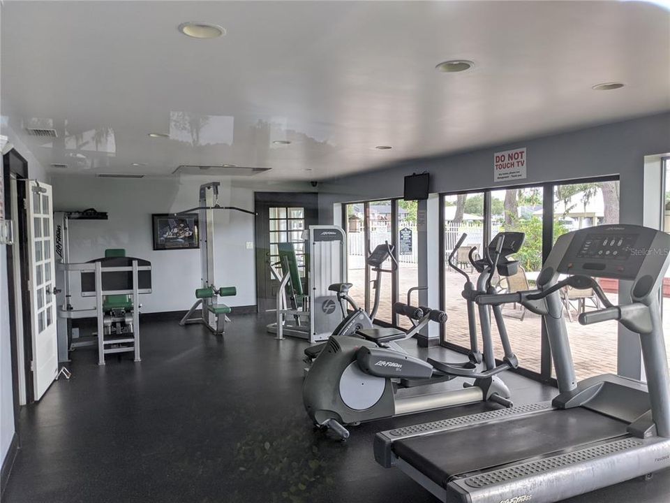For Sale: $165,000 (2 beds, 2 baths, 811 Square Feet)