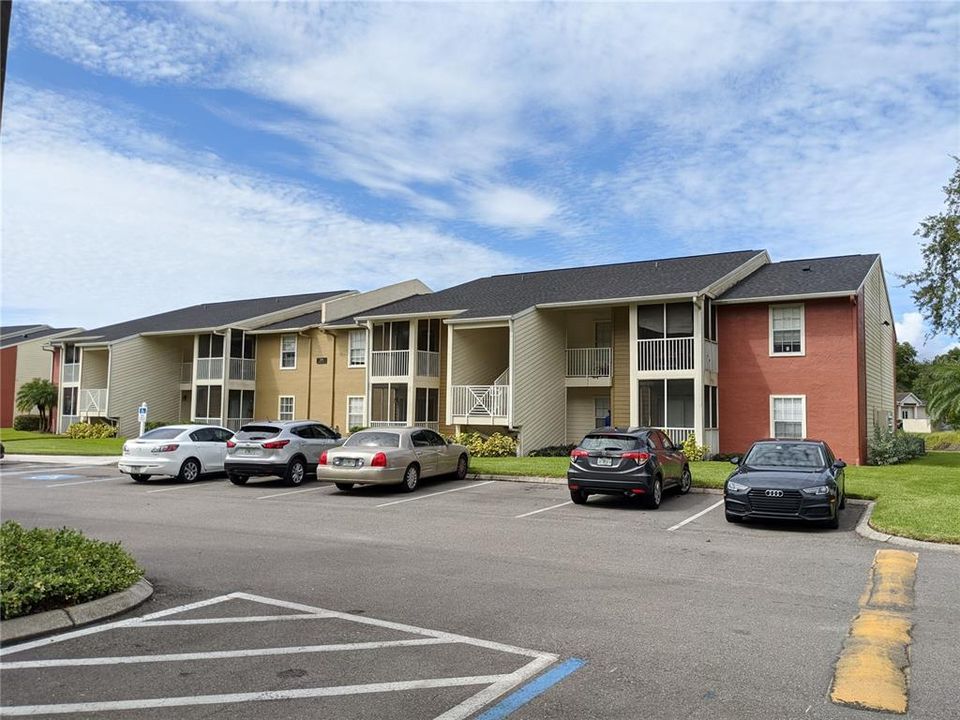For Sale: $165,000 (2 beds, 2 baths, 811 Square Feet)
