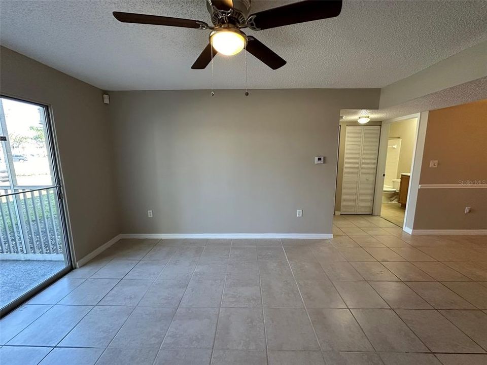 For Sale: $165,000 (2 beds, 2 baths, 811 Square Feet)