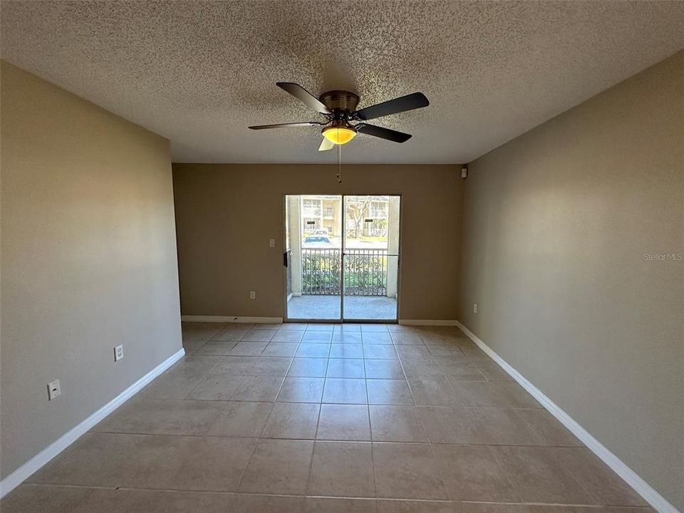 For Sale: $165,000 (2 beds, 2 baths, 811 Square Feet)