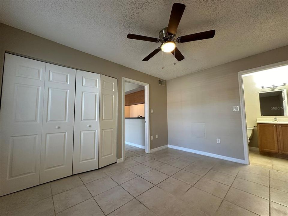 For Sale: $165,000 (2 beds, 2 baths, 811 Square Feet)