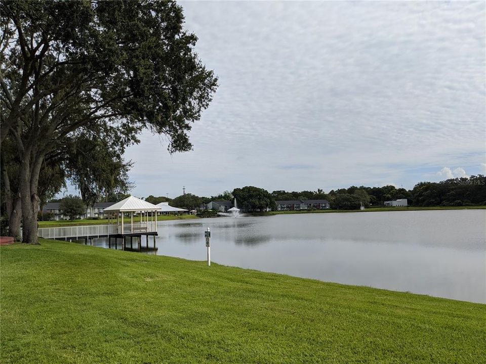 For Sale: $165,000 (2 beds, 2 baths, 811 Square Feet)