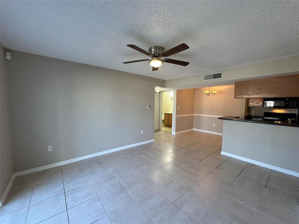 For Sale: $165,000 (2 beds, 2 baths, 811 Square Feet)