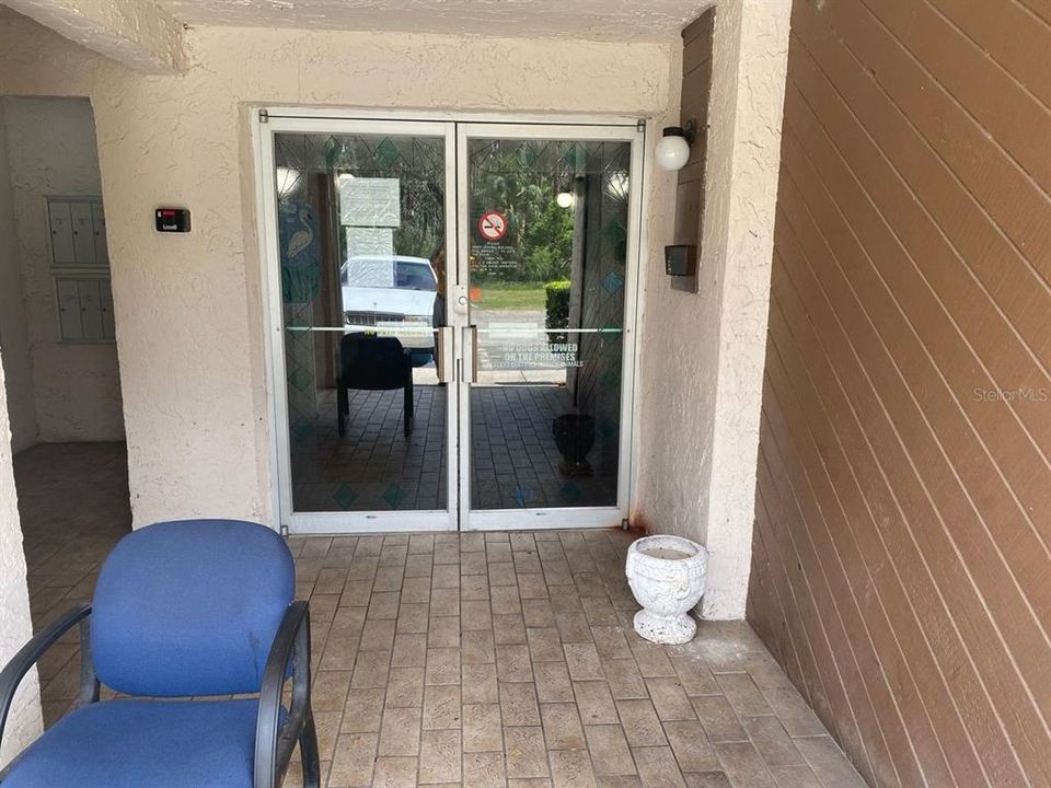 For Sale: $84,900 (1 beds, 1 baths, 806 Square Feet)