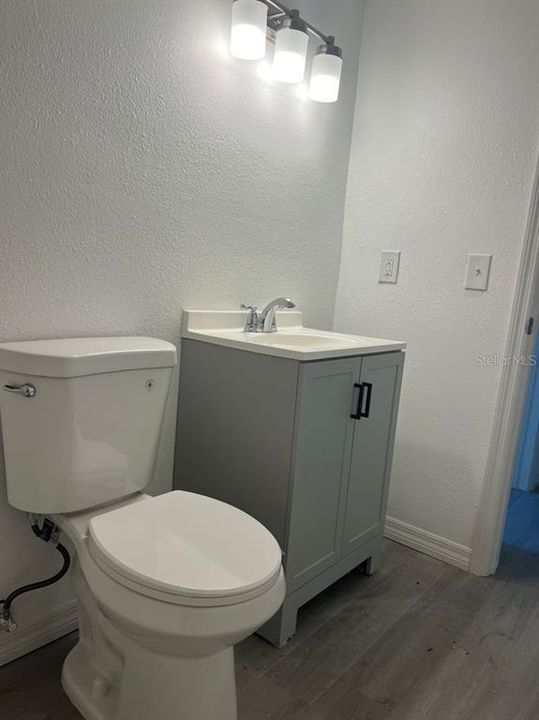 For Sale: $84,900 (1 beds, 1 baths, 806 Square Feet)