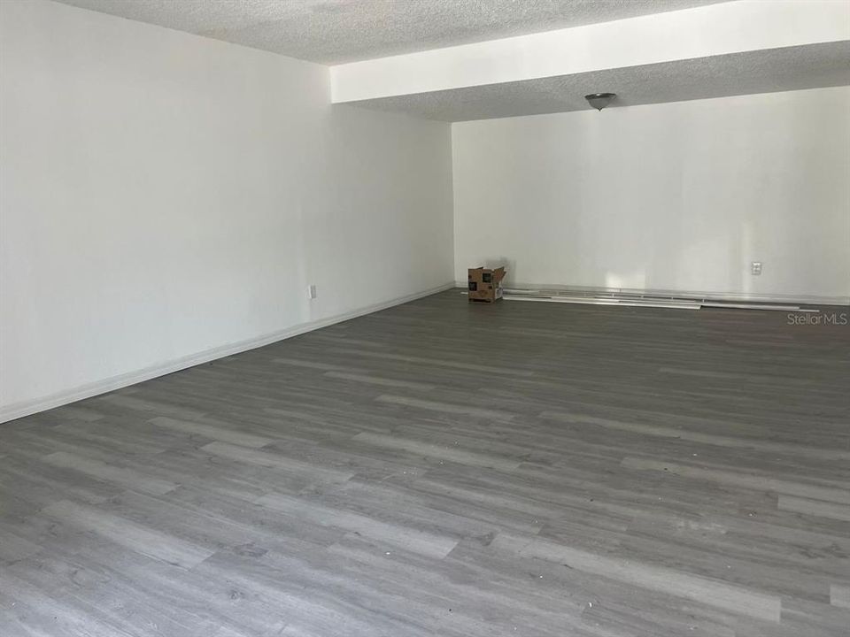 For Sale: $84,900 (1 beds, 1 baths, 806 Square Feet)