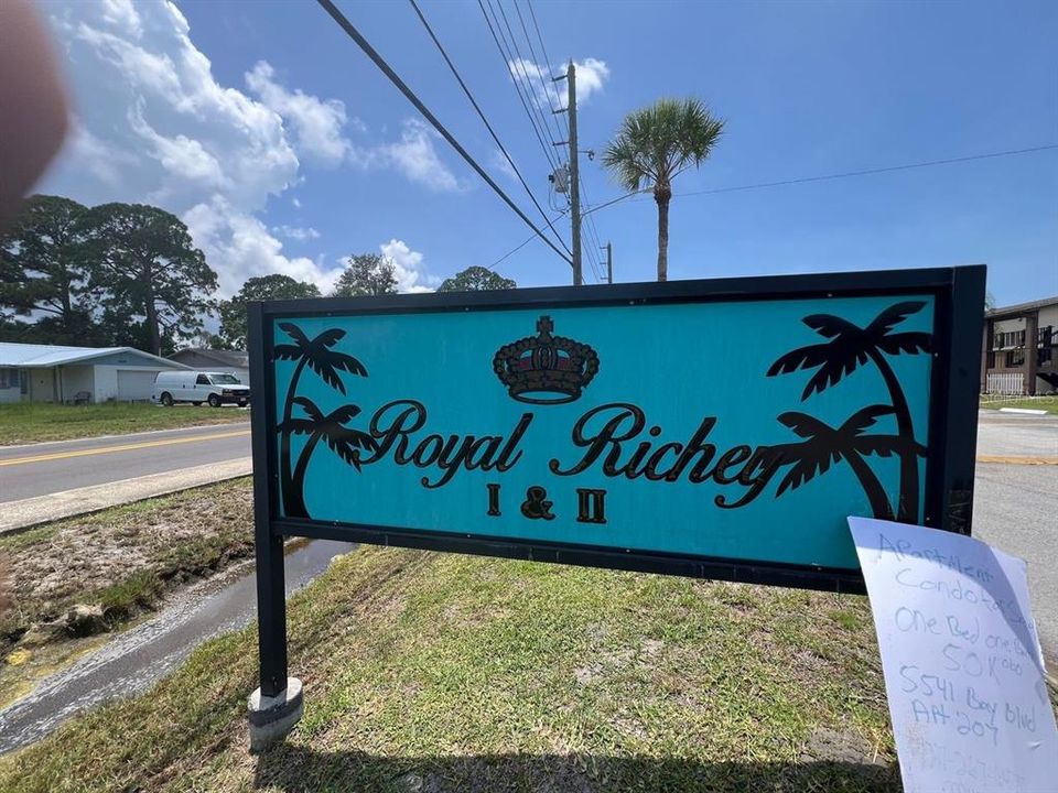 For Sale: $84,900 (1 beds, 1 baths, 806 Square Feet)